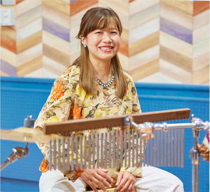 てすとてすとてすと女性カホン講師：津田りつ子